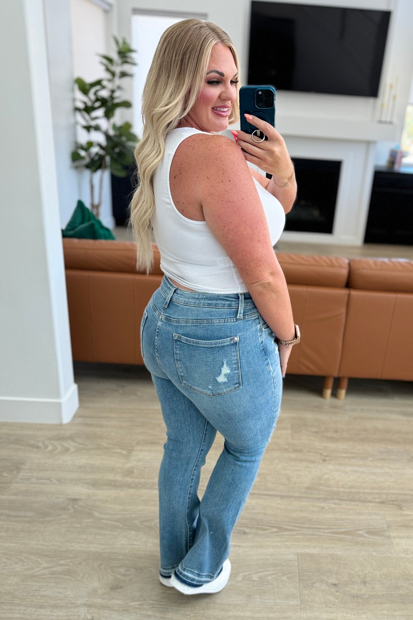 Judy Blue Isla Mid Rise Bootcut Jeans