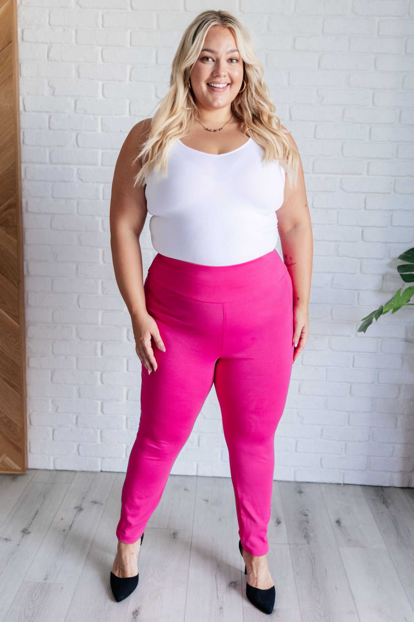 Dear Scarlett Magic Skinny 28" Pants in Hot Pink