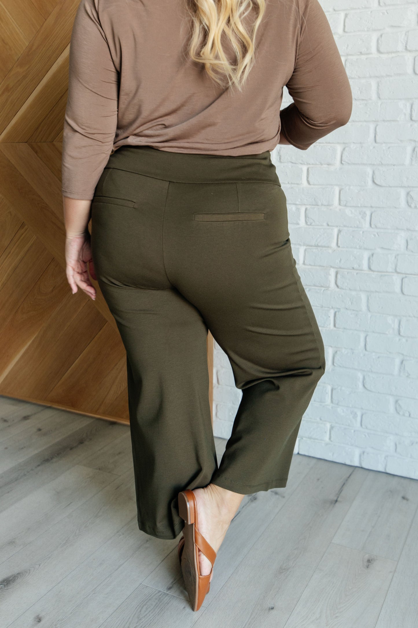 Magic Dear Scarlett Wide Leg Crop Pants in Olive