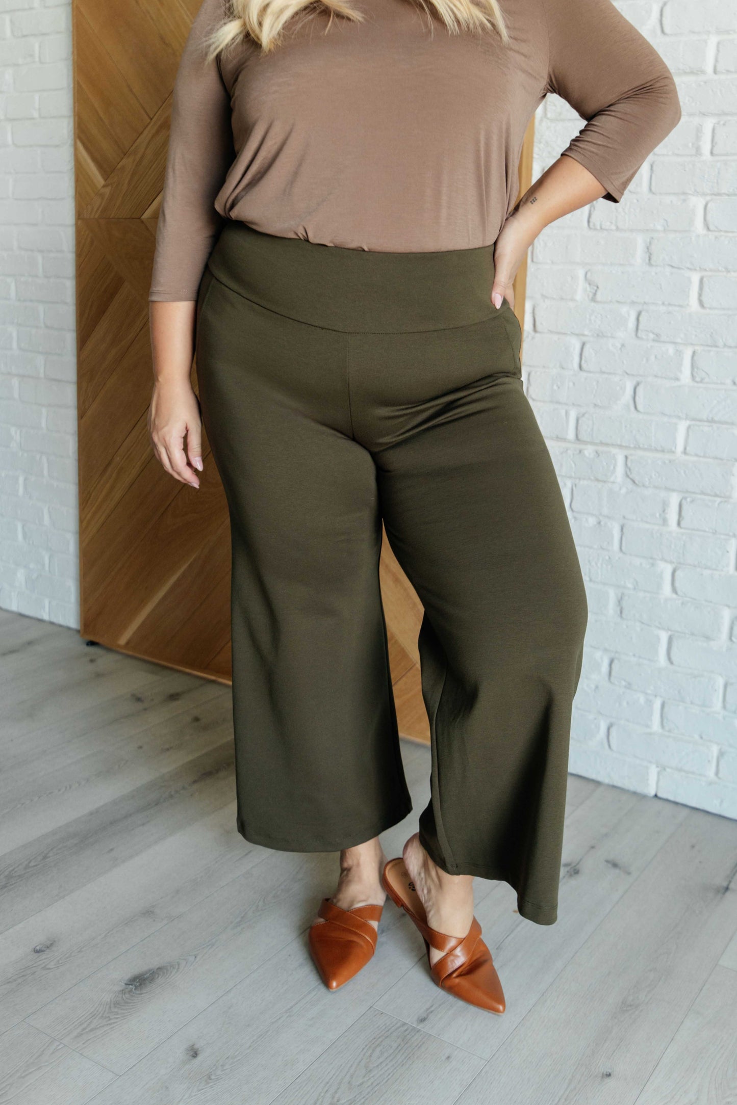 Magic Dear Scarlett Wide Leg Crop Pants in Olive