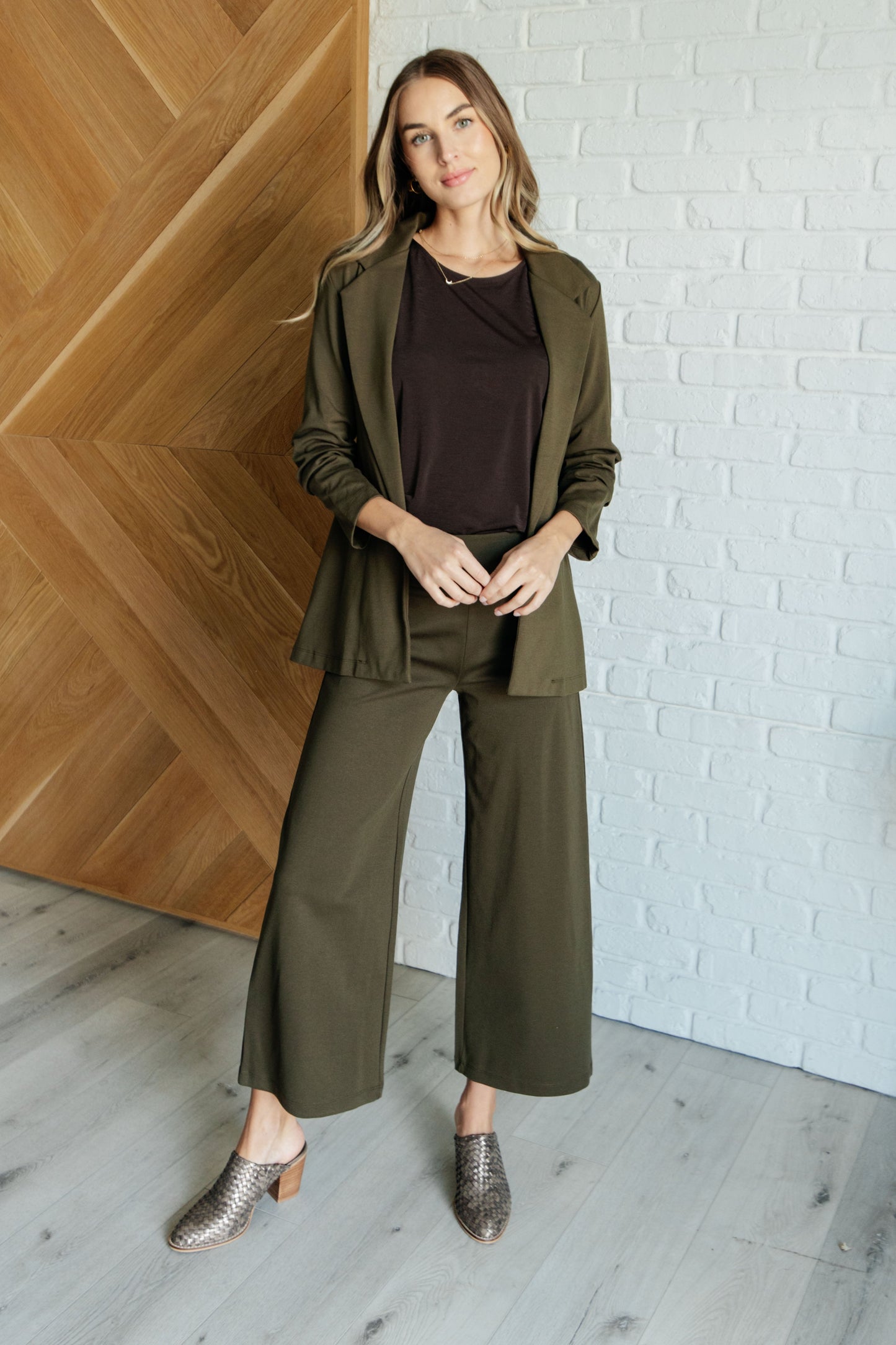Magic Dear Scarlett Wide Leg Crop Pants in Olive