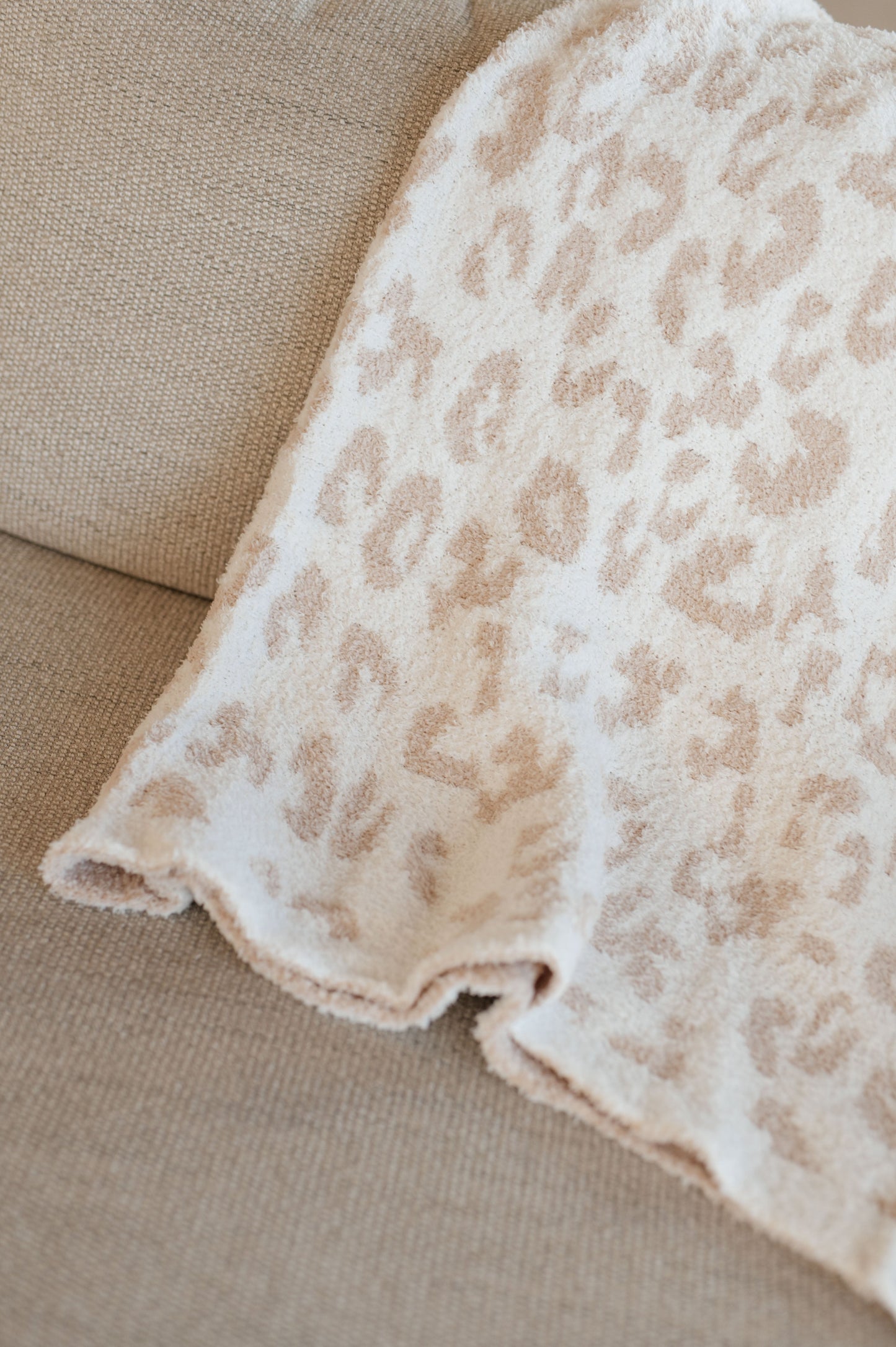 Cuddle Culture Ari Blanket Single Cuddle Size in Neutral Animal