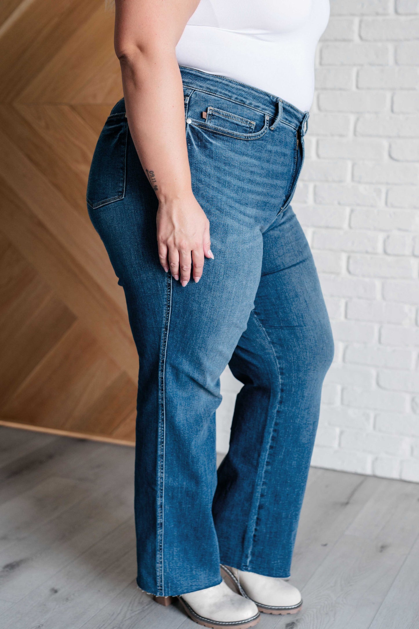 Judy Blue Anita Mid Rise Tummy Control Vintage Straight