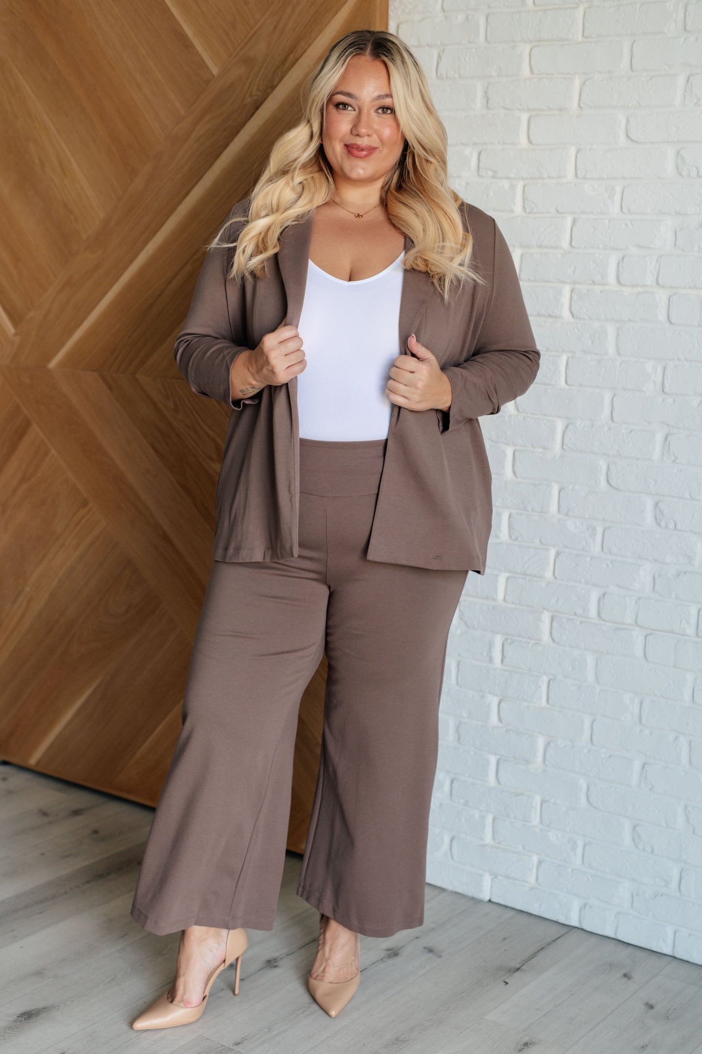 Magic Dear Scarlett Wide Leg Crop Pants in Dark Mocha