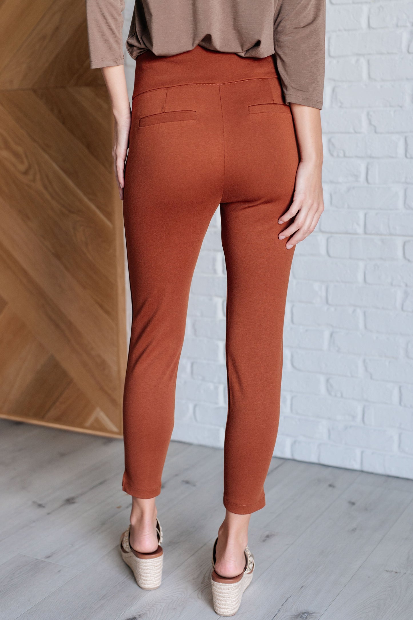 Magic Dear Scarlett Ankle Crop Skinny Pants in Rust