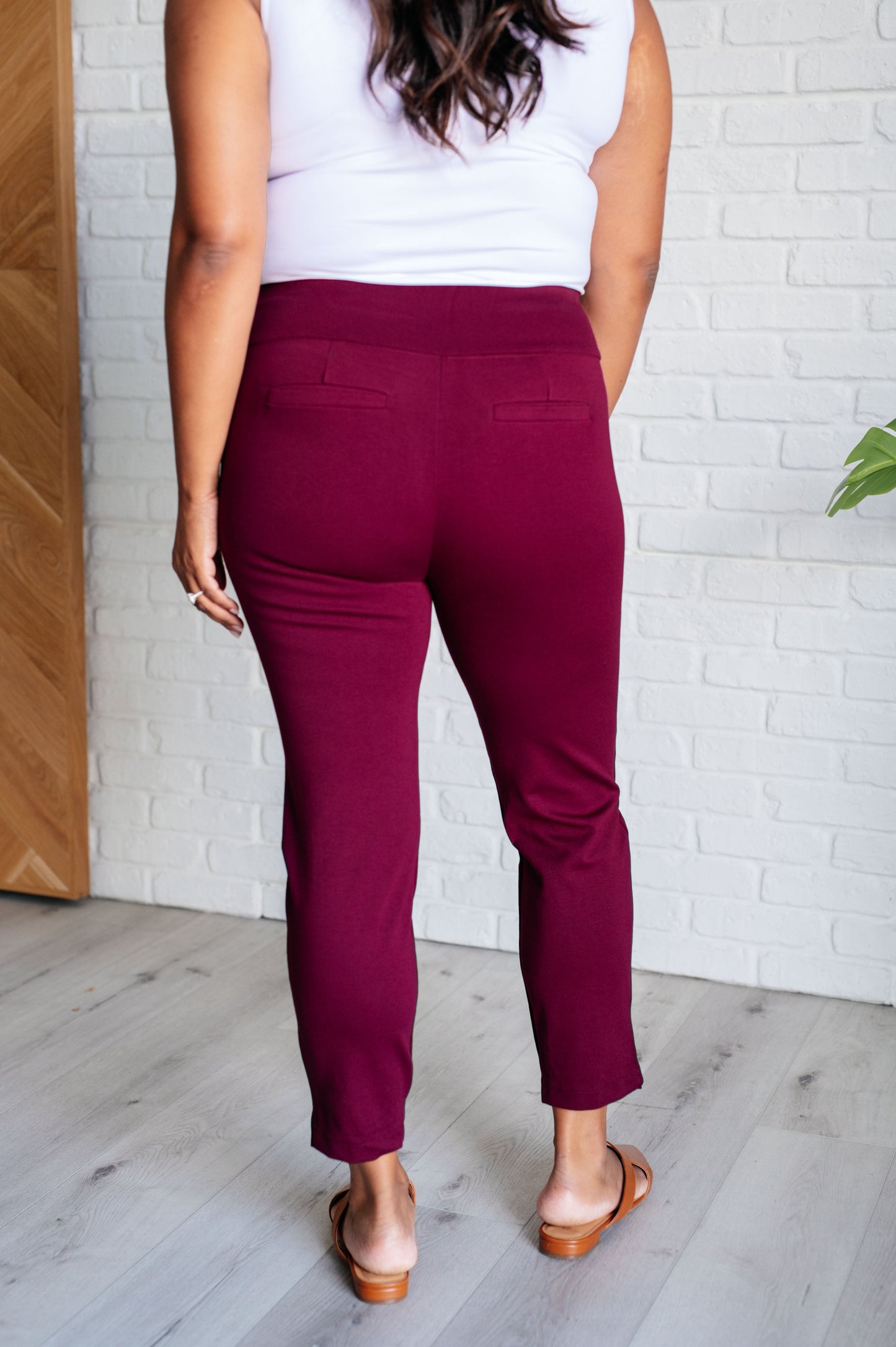 Dear Scarlett Magic Ankle Crop Skinny Pants in Wine