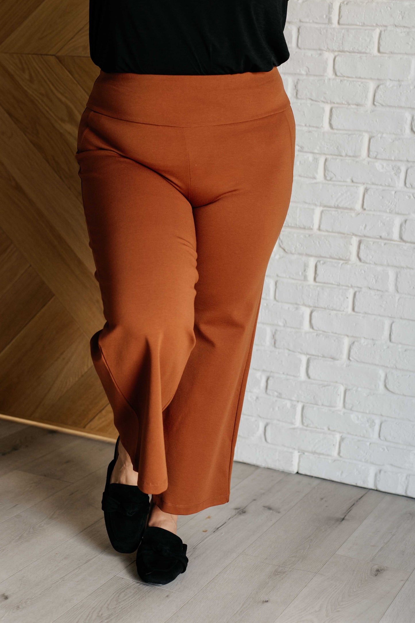 Magic Dear Scarlett Wide Leg Crop Pants in Rust