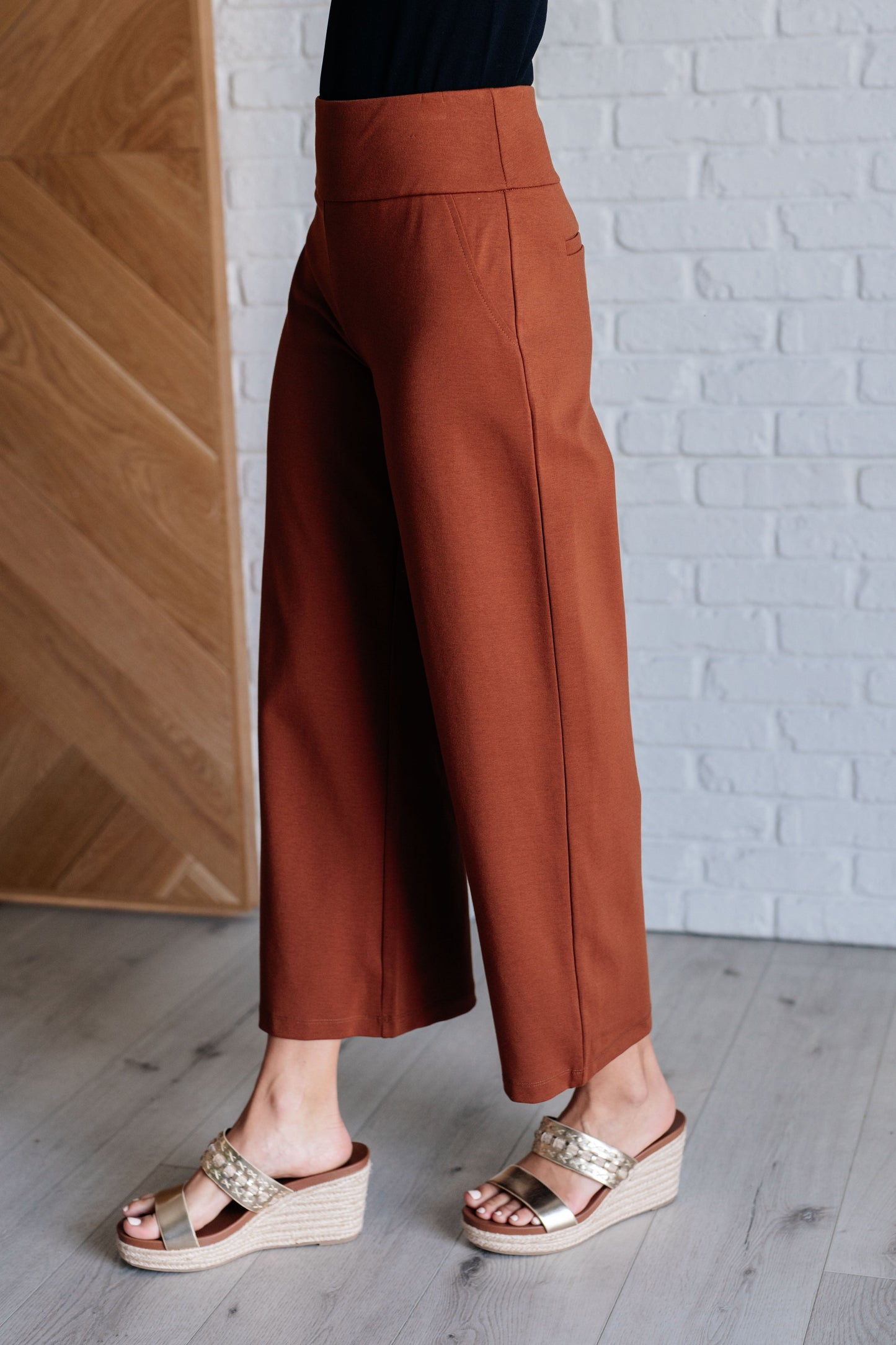 Magic Dear Scarlett Wide Leg Crop Pants in Rust