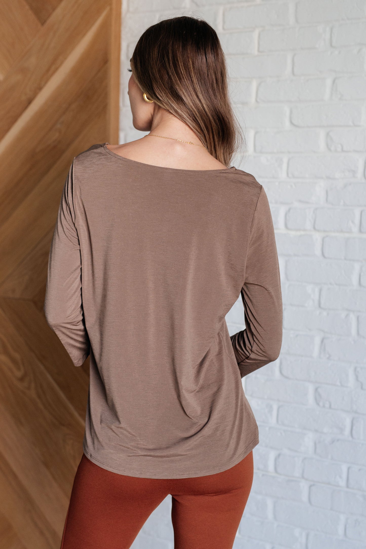 Signature Dear Scarlett Classic Top in Mocha