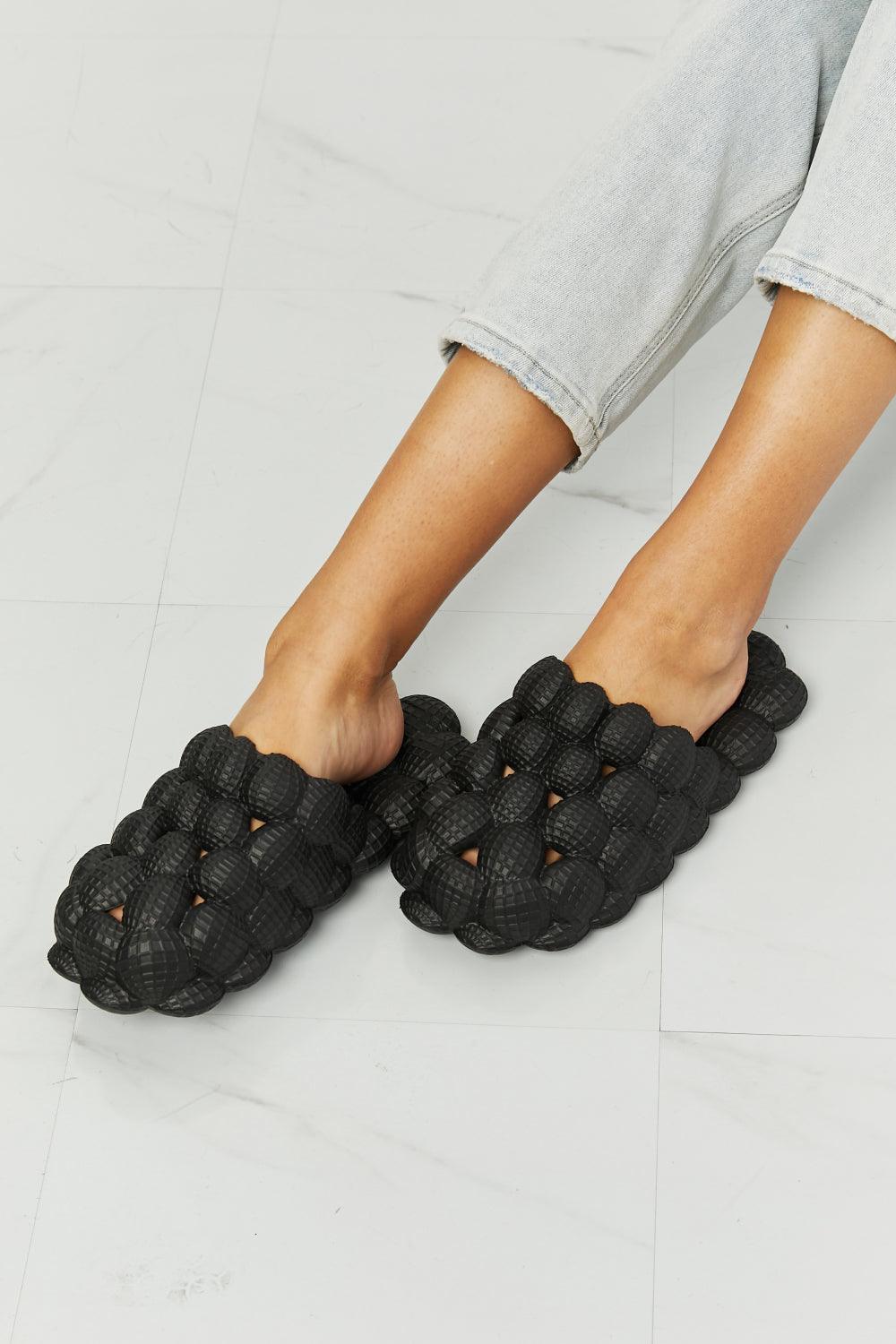 NOOK JOI Laid Back Bubble Slides in Black - The Fiery Jasmine