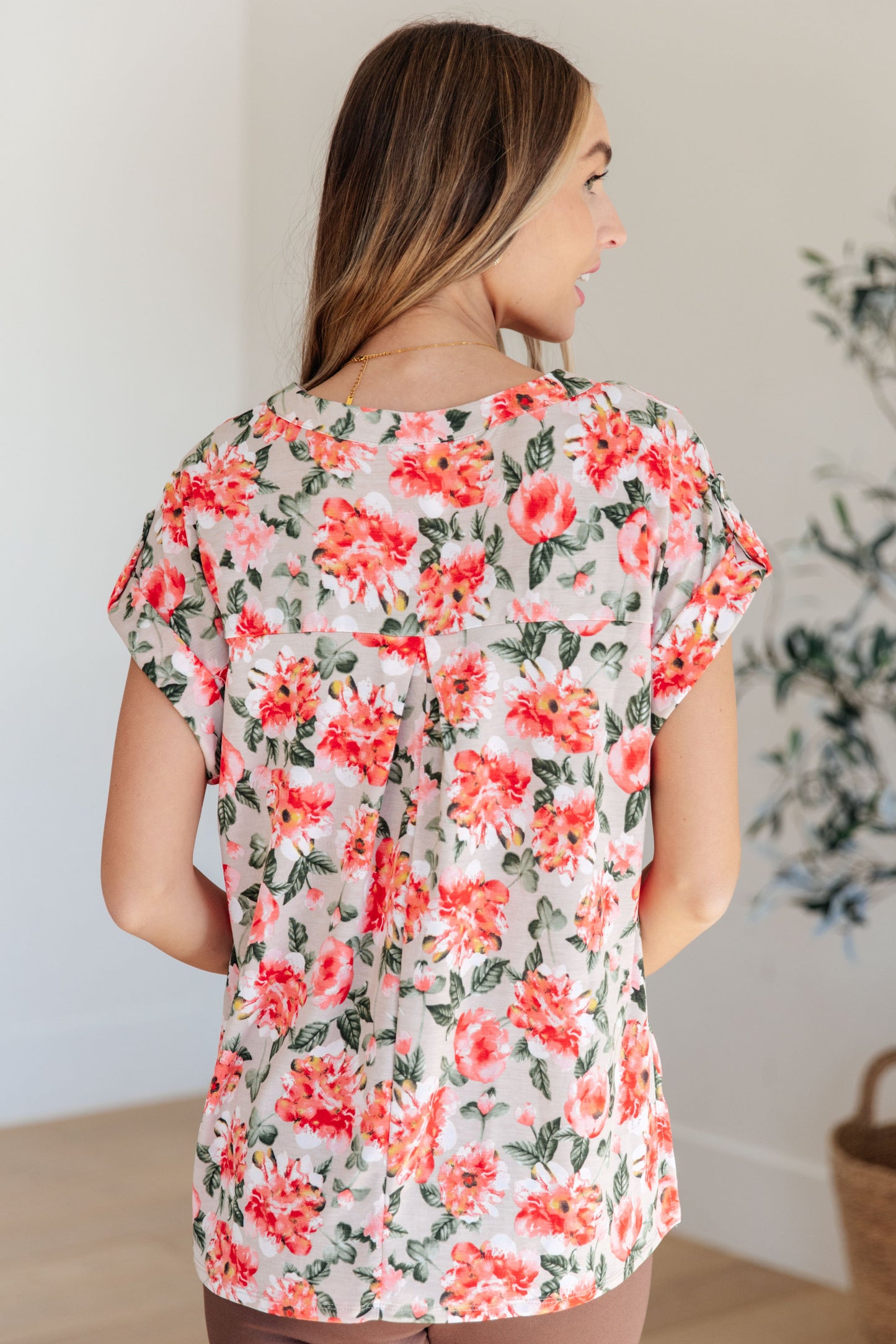 Dear Scarlett Lizzy Cap Sleeve Top in Coral and Beige Floral